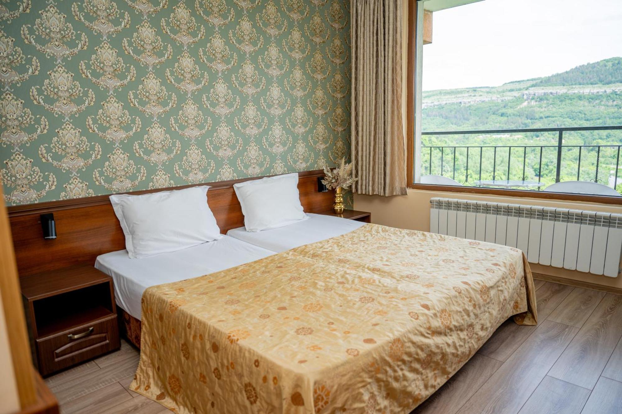 Lucky Hotel Veliko Tŭrnovo Exterior photo